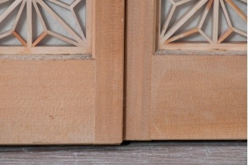 ヴィンテージ建具　昭和後期　松竹梅　鶴亀　麻の葉組子　縁起の良い意匠をちりばめた両面ガラスの書院戸2枚セット　(R-091721)