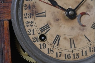 アメリカアンティーク　1890年から1900年頃　E. INGRAHAM&CO(イングラハム社)　GILA　華やかな彫刻が目を楽しませる置き時計　(R-091729)