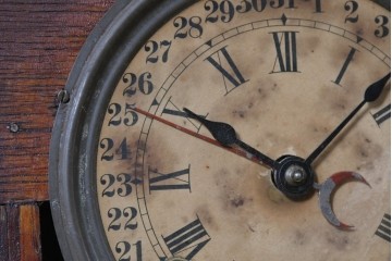 アメリカアンティーク　1890年から1900年頃　E. INGRAHAM&CO(イングラハム社)　GILA　華やかな彫刻が目を楽しませる置き時計　(R-091729)