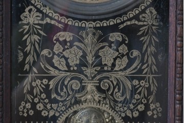 アメリカアンティーク　1890年から1900年頃　E. INGRAHAM&CO(イングラハム社)　GILA　華やかな彫刻が目を楽しませる置き時計　(R-091729)