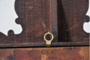 アメリカアンティーク　1890年から1900年頃　E. INGRAHAM&CO(イングラハム社)　GILA　華やかな彫刻が目を楽しませる置き時計　(R-091729)