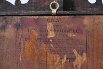 アメリカアンティーク　1890年から1900年頃　E. INGRAHAM&CO(イングラハム社)　GILA　華やかな彫刻が目を楽しませる置き時計　(R-091729)