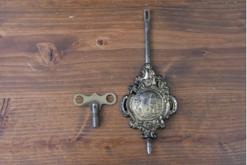アメリカアンティーク　1890年から1900年頃　E. INGRAHAM&CO(イングラハム社)　GILA　華やかな彫刻が目を楽しませる置き時計　(R-091729)