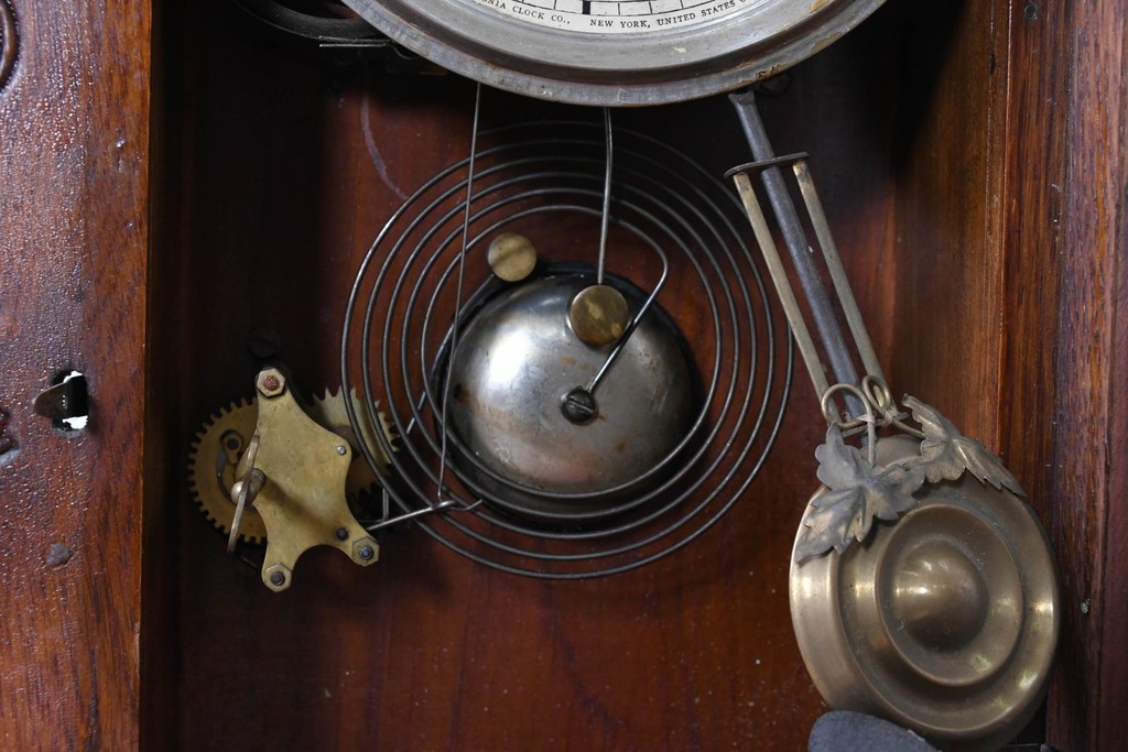 アメリカアンティーク　1890年から1900年頃　Ansonia Clock Company(アンソニア)　花や唐草の彫刻が優美な置き時計　(R-091730)