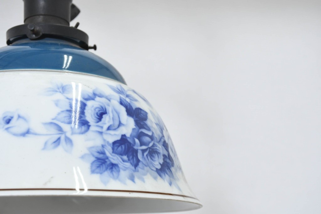和製アンティーク　昭和初期から昭和中期　オールドノリタケ(NORITAKE)　ブルーローズ　青い薔薇が華やかなペンダントライト　(R-091737)