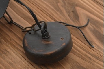 和製ヴィンテージ　アイアンシェードの波打つフォルムが印象的なペンダントライト　(R-091749)