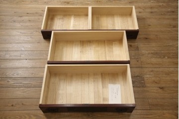 中古　美品　田中家具　二本松欅箪笥　欅(ケヤキ)材・会津桐材　唐獅子牡丹金具が豪華な和の趣溢れるローチェスト　(R-091767)