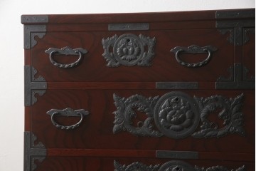 中古　美品　田中家具　二本松欅箪笥　欅(ケヤキ)材・会津桐材　唐獅子牡丹金具が豪華な和の趣溢れるローチェスト　(R-091767)