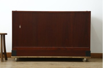 《天板取り付け加工費込み》　中古　美品　田中家具　二本松欅箪笥　欅(ケヤキ)材・会津桐材　牡丹の飾り金具と美しい木目が魅力のローチェスト　(R-091768)