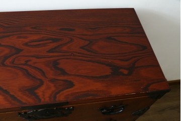 中古　岩谷堂箪笥　桐の花を象った飾り金具が美しい衣装箪笥　(R-091770)