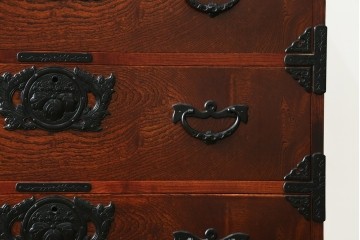 中古　岩谷堂箪笥　桐の花を象った飾り金具が美しい衣装箪笥　(R-091770)