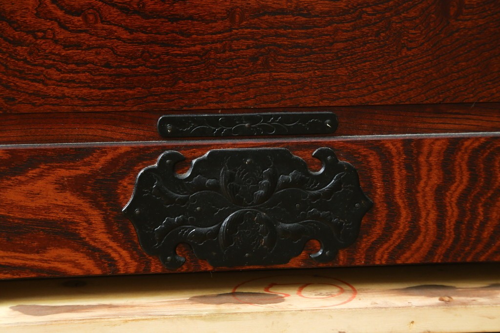 中古　岩谷堂箪笥　桐の花を象った飾り金具が美しい衣装箪笥　(R-091770)