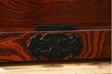 中古　岩谷堂箪笥　桐の花を象った飾り金具が美しい衣装箪笥　(R-091770)