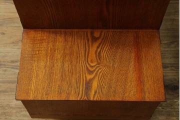 中古　美品　ニレ無垢材　両面使いできる!　格子意匠と金具装飾が美しい階段箪笥　(R-091773)