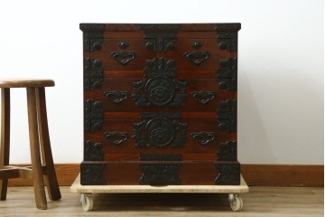 中古　美品　仙台箪笥　豪華な牡丹金具と美しい木目が魅力の小箪笥　(R-091776)