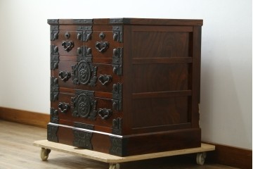 中古　美品　仙台箪笥　豪華な牡丹金具と美しい木目が魅力の小箪笥　(R-091776)