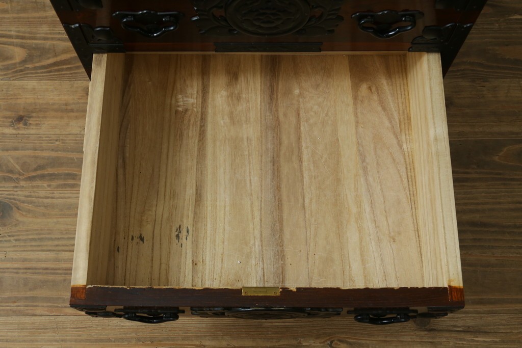 中古　美品　仙台箪笥　豪華な牡丹金具と美しい木目が魅力の小箪笥　(R-091776)