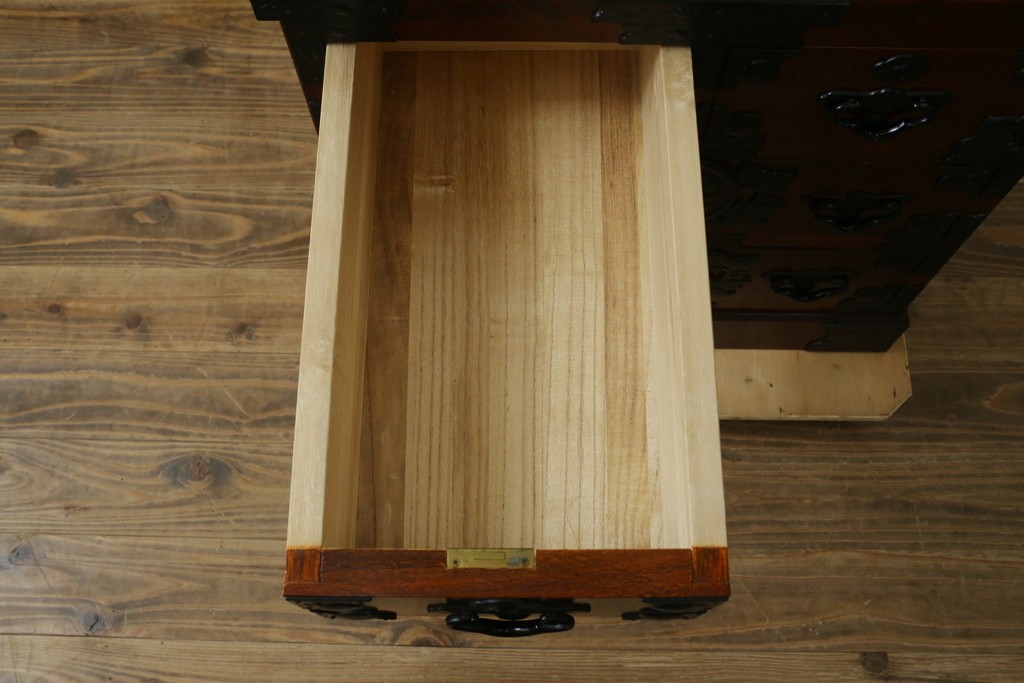 中古　美品　仙台箪笥　豪華な牡丹金具と美しい木目が魅力の小箪笥　(R-091776)
