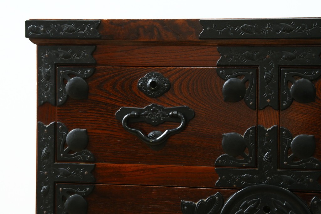 中古　美品　仙台箪笥　豪華な牡丹金具と美しい木目が魅力の小箪笥　(R-091776)