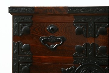 中古　美品　仙台箪笥　豪華な牡丹金具と美しい木目が魅力の小箪笥　(R-091776)