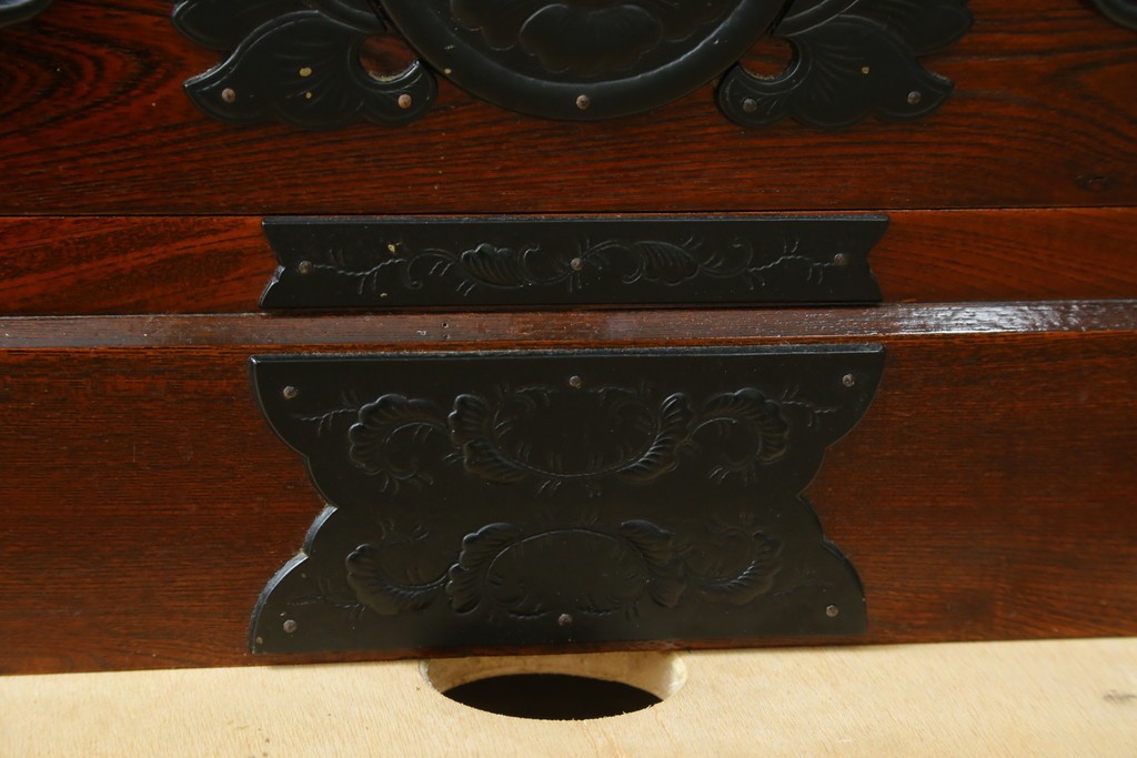 中古　美品　仙台箪笥　豪華な牡丹金具と美しい木目が魅力の小箪笥　(R-091776)