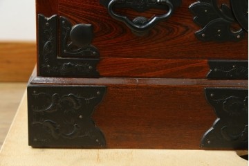 中古　美品　仙台箪笥　豪華な牡丹金具と美しい木目が魅力の小箪笥　(R-091776)
