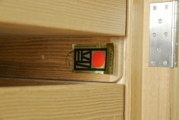 中古　美品　伝統工芸士 藤田茂作　胴丸　花文様の金具が上品な重ね春日部桐箪笥　定価約120万円　(R-091779)