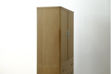 中古　美品　伝統工芸士 藤田茂作　胴丸　花文様の金具が上品な重ね春日部桐箪笥　定価約120万円　(R-091779)