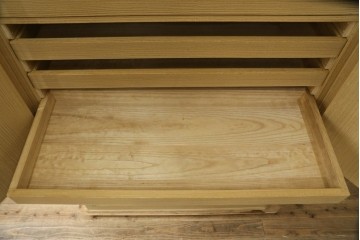 中古　美品　伝統工芸士 藤田茂作　胴丸　花文様の金具が上品な重ね春日部桐箪笥　定価約120万円　(R-091779)