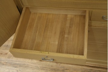 中古　美品　伝統工芸士 藤田茂作　胴丸　花文様の金具が上品な重ね春日部桐箪笥　定価約120万円　(R-091779)