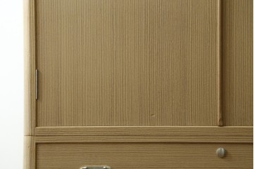 中古　美品　伝統工芸士 藤田茂作　胴丸　花文様の金具が上品な重ね春日部桐箪笥　定価約120万円　(R-091779)