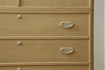 中古　美品　伝統工芸士 藤田茂作　胴丸　花文様の金具が上品な重ね春日部桐箪笥　定価約120万円　(R-091779)