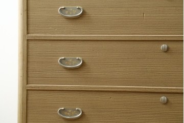 中古　美品　伝統工芸士 藤田茂作　胴丸　花文様の金具が上品な重ね春日部桐箪笥　定価約120万円　(R-091779)