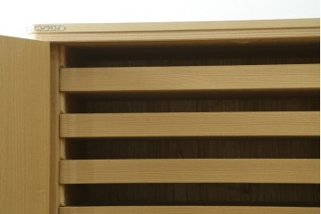 《台輪取り付け加工費込み》　中古　美品　春日部桐箪笥　伝統工芸士 藤田茂作　胴丸　花文様の飾り金具が上品な着物箪笥　(R-091780)