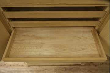 《台輪取り付け加工費込み》　中古　美品　春日部桐箪笥　伝統工芸士 藤田茂作　胴丸　花文様の飾り金具が上品な着物箪笥　(R-091780)