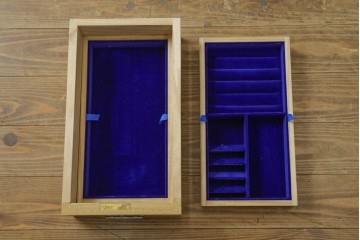 《台輪取り付け加工費込み》　中古　美品　春日部桐箪笥　伝統工芸士 藤田茂作　胴丸　花文様の飾り金具が上品な着物箪笥　(R-091780)