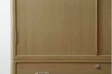 《台輪取り付け加工費込み》　中古　美品　春日部桐箪笥　伝統工芸士 藤田茂作　胴丸　花文様の飾り金具が上品な着物箪笥　(R-091780)
