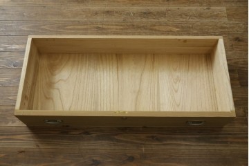 《天板取り付け加工費込み》　中古　美品　春日部桐箪笥　伝統工芸士 藤田茂作　胴丸　花文様の金具が上品な衣装箪笥　(R-091781)