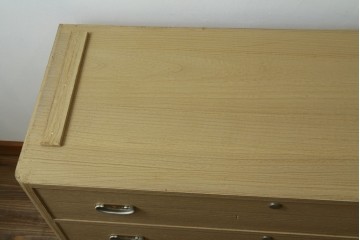 《天板取り付け加工費込み》　中古　美品　春日部桐箪笥　伝統工芸士 藤田茂作　胴丸　花文様の金具が上品な衣装箪笥　(R-091781)