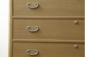 《天板取り付け加工費込み》　中古　美品　春日部桐箪笥　伝統工芸士 藤田茂作　胴丸　花文様の金具が上品な衣装箪笥　(R-091781)