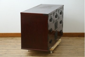 中古　美品　希少な廃番品!!　田中家具　二本松欅箪笥　牡丹の飾り金具が美しい衣装箪笥　(R-091782)