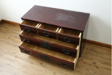 中古　美品　希少な廃番品!!　田中家具　二本松欅箪笥　牡丹の飾り金具が美しい衣装箪笥　(R-091782)