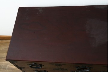 中古　美品　希少な廃番品!!　田中家具　二本松欅箪笥　牡丹の飾り金具が美しい衣装箪笥　(R-091782)