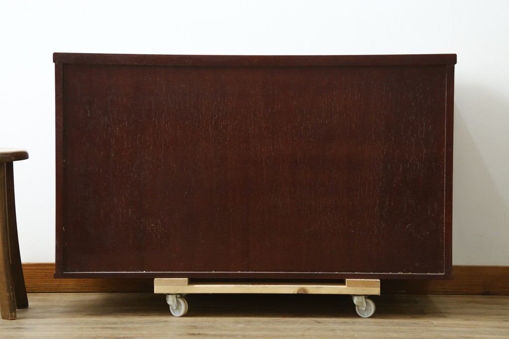 中古　美品　希少な廃番品!!　田中家具　二本松欅箪笥　牡丹の飾り金具が美しい衣装箪笥　(R-091782)
