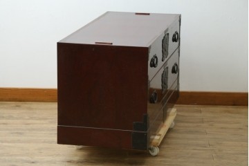 《天板取り付け加工費込み》　中古　美品　希少な廃番品!!　田中家具　二本松欅箪笥　牡丹の飾り金具が美しい衣装箪笥　(R-091783)