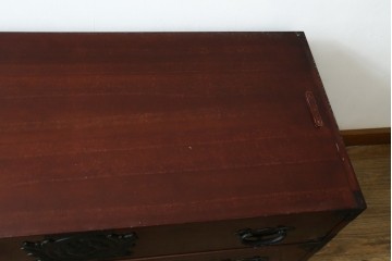 《天板取り付け加工費込み》　中古　美品　希少な廃番品!!　田中家具　二本松欅箪笥　牡丹の飾り金具が美しい衣装箪笥　(R-091783)