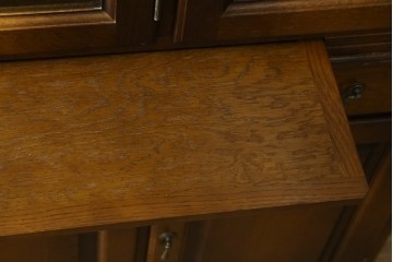 中古　美品　希少な廃番品　飛騨産業　キツツキマーク　穂高シリーズ　ナラ材を用いたスライドトレー付きカップボード　(R-091785)