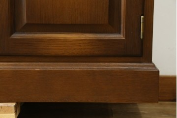 中古　美品　希少な廃番品　飛騨産業　キツツキマーク　穂高シリーズ　ナラ材を用いたスライドトレー付きカップボード　(R-091785)
