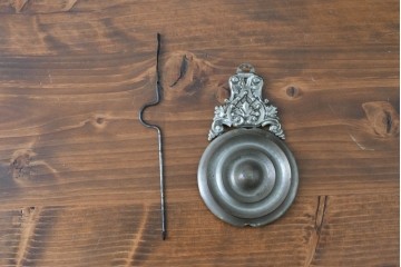 アメリカアンティーク　1890年から1900年頃　Ansonia Clock Company(アンソニア)　星形の装飾と花や鳥などの絵柄が印象的な置き時計　(R-091798)
