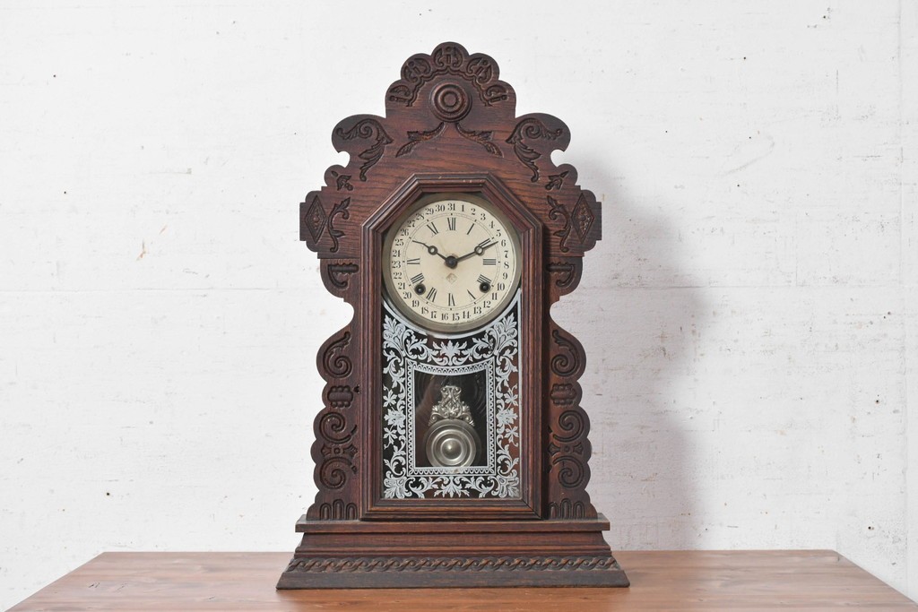 アメリカアンティーク　1890年から1900年頃　Ansonia Clock Company(アンソニア)　優美な彫刻と白い草花模様が華やかな置き時計　(R-091799)